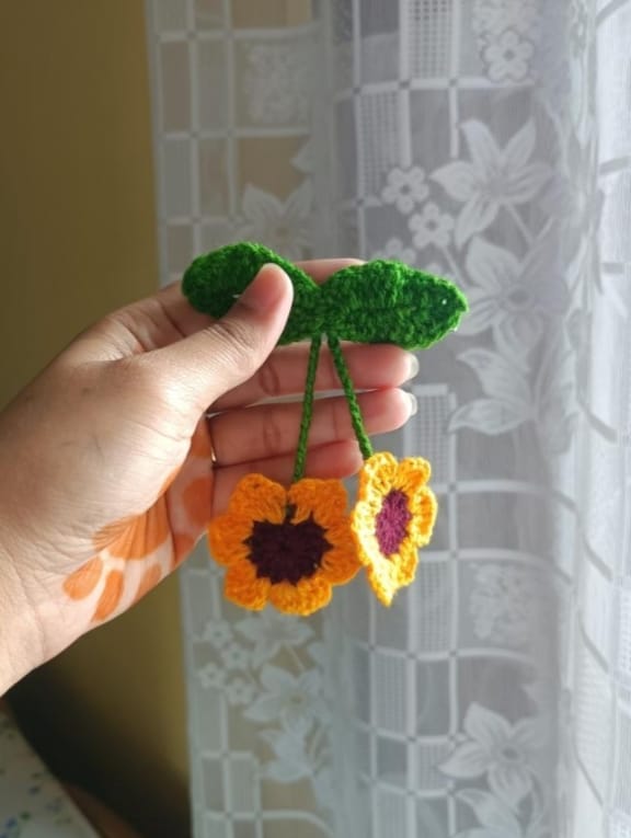 šø Handmade Crochet Hair Clip ā Floral Elegance šø(1)