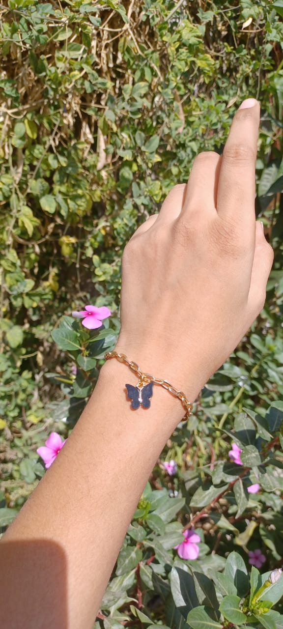Elegantly crafted hand charm bracelet
