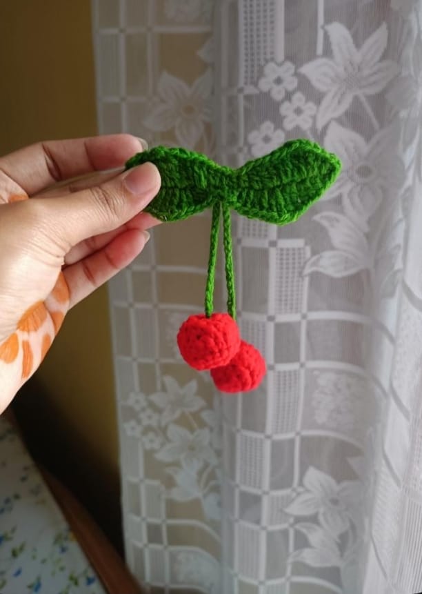 šø Handmade Crochet Hair Clip ā Floral Elegance šø(1)