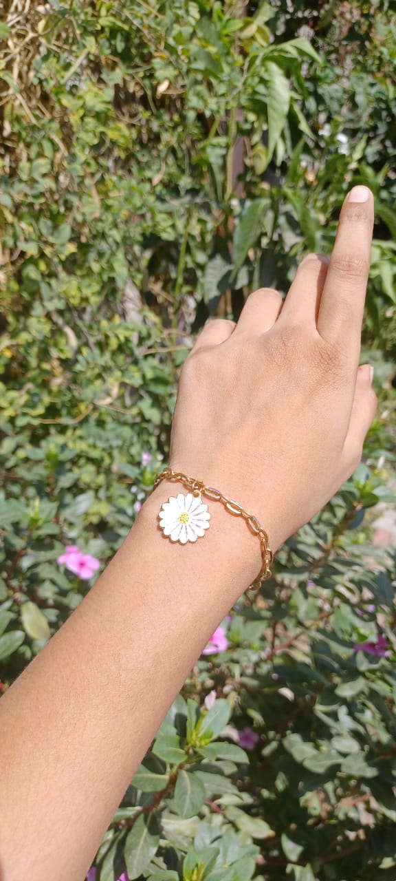 Elegantly crafted hand charm bracelet