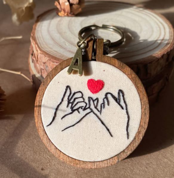 π¨ Hand-Embroidered Art Keychain ( for 1)