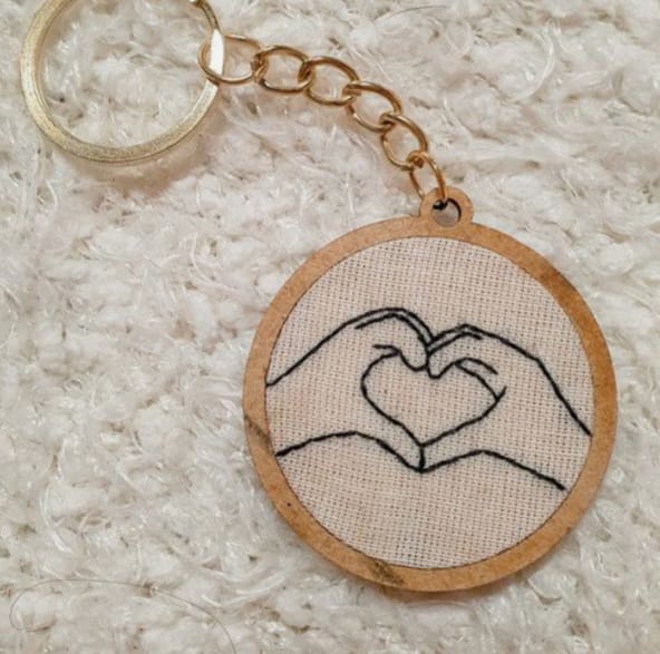 π¨ Hand-Embroidered Art Keychain ( for 1)