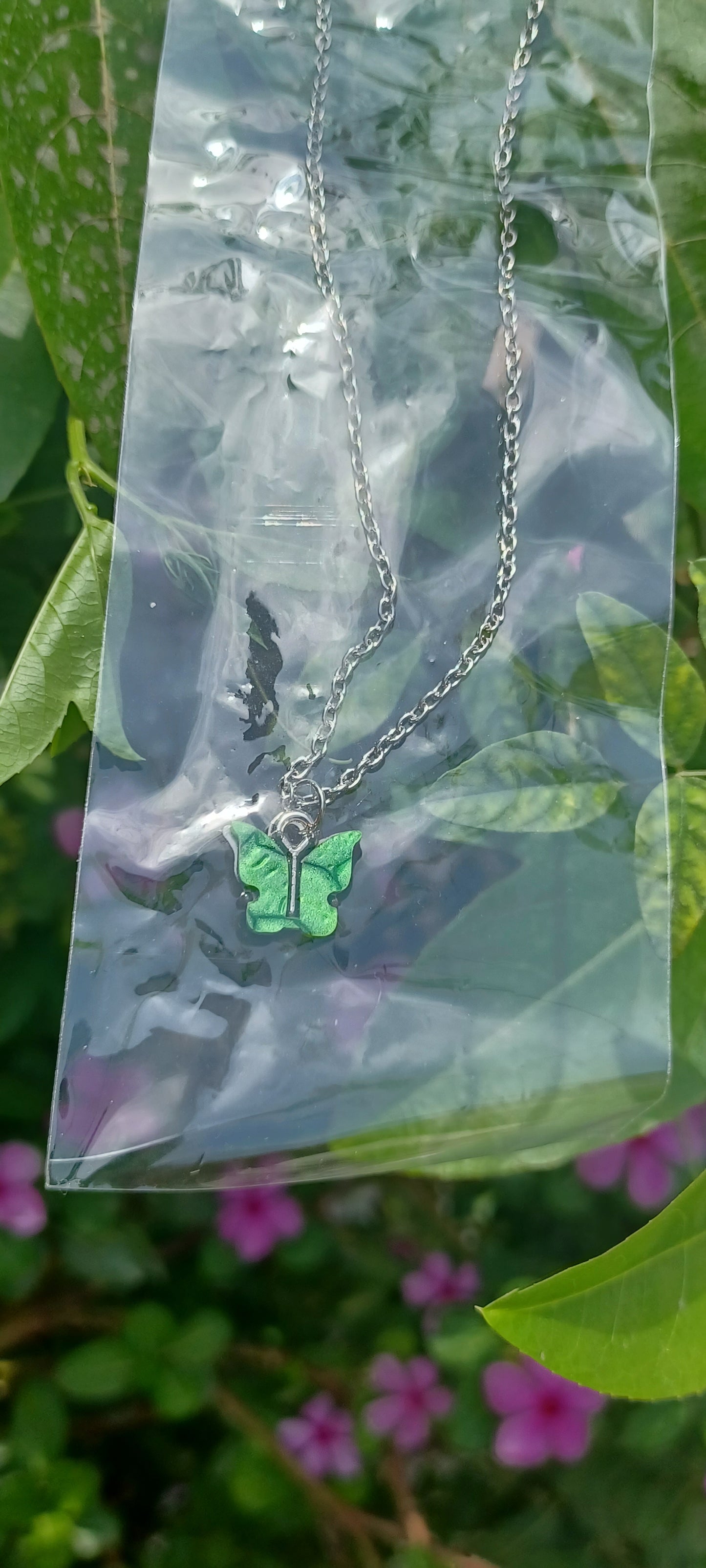 Minimal butterfly Neckchains.