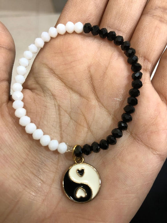 Black & white half half bracelet(for  1)